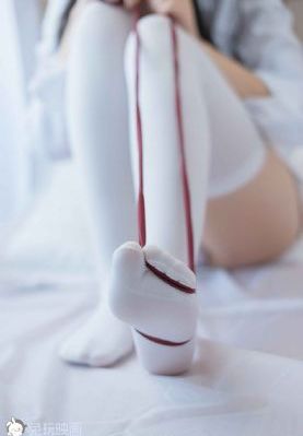 固定手脚的痒女生的脚心